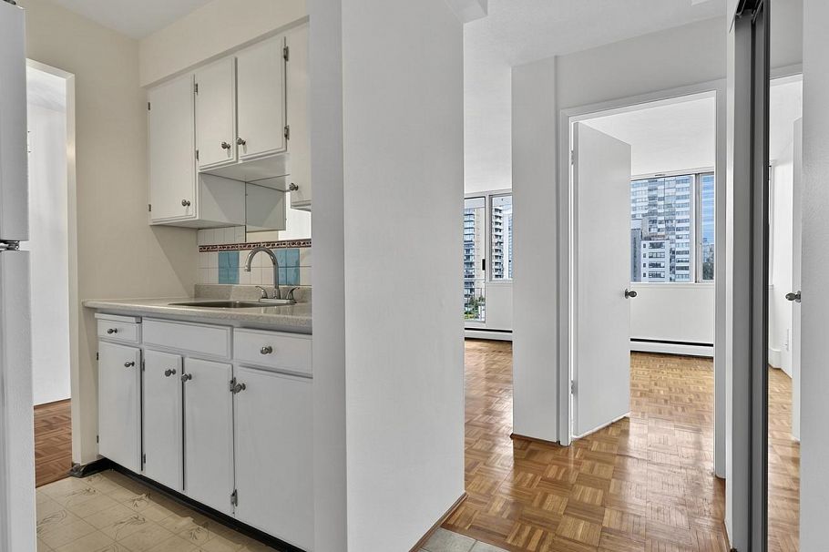 901 1850 Comox Street Vancouver, BC - 15