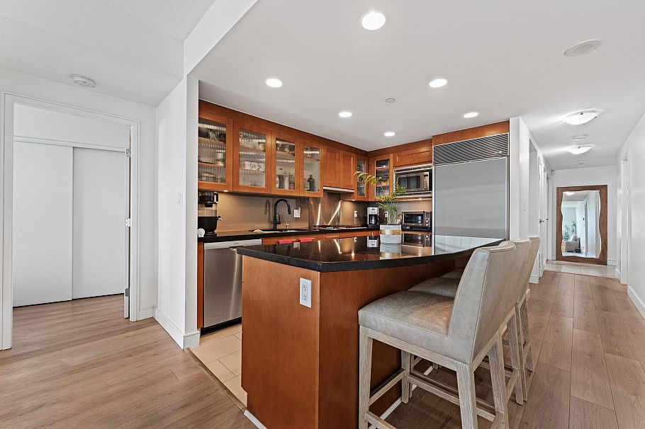 902 1650 Bayshore Drive Vancouver, BC - 6