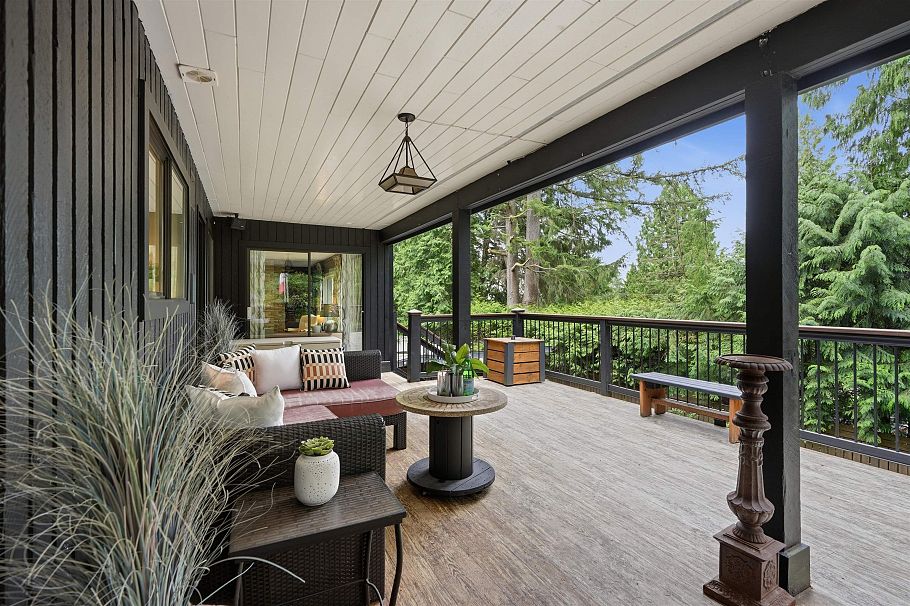 2261 Hill Drive North Vancouver, BC - 31