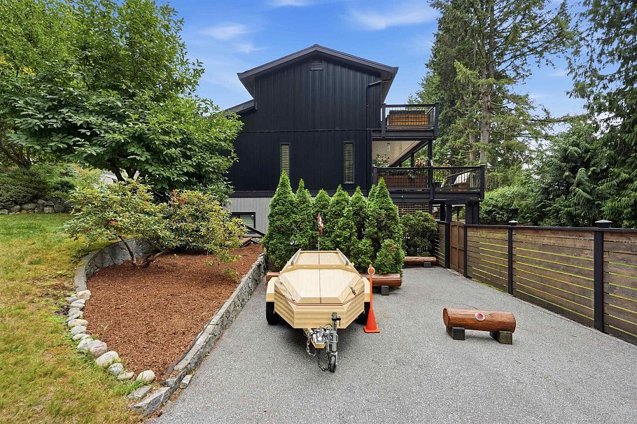 2261 Hill Drive North Vancouver, BC - 37