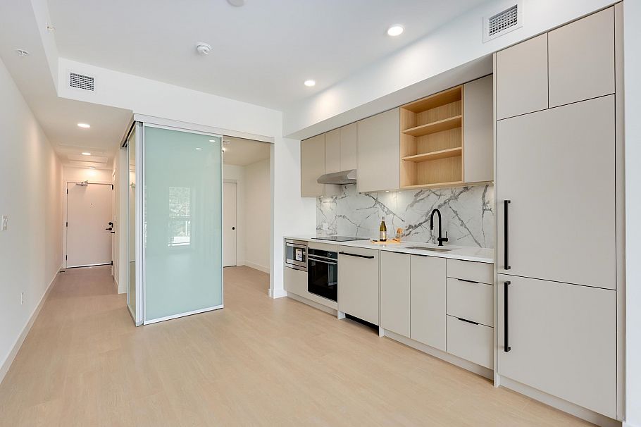 663 422 E 3rd Street North Vancouver, BC - 4