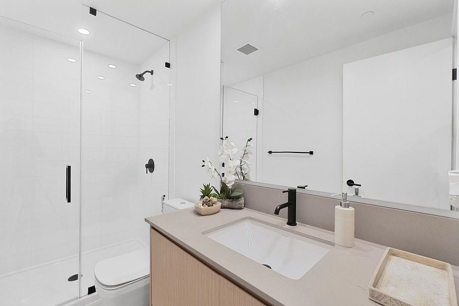 11 528 E 2nd Street North Vancouver, BC - 38