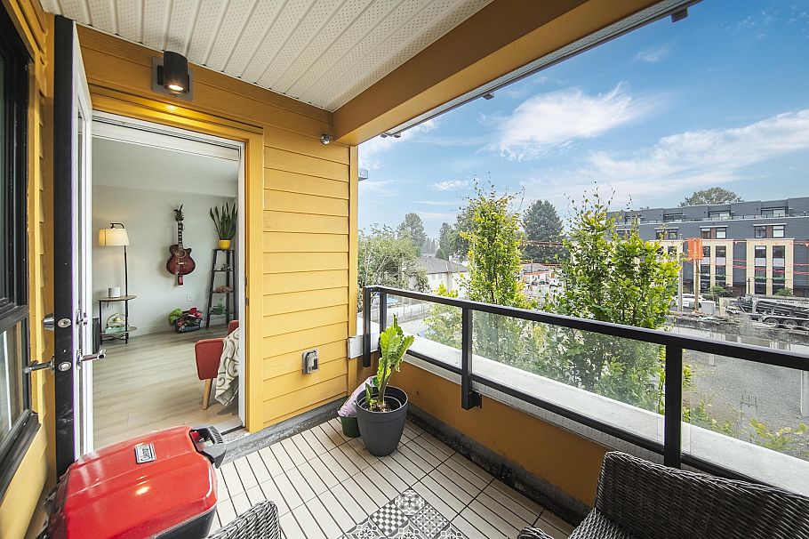 305 1519 Crown Street North Vancouver, BC - 19