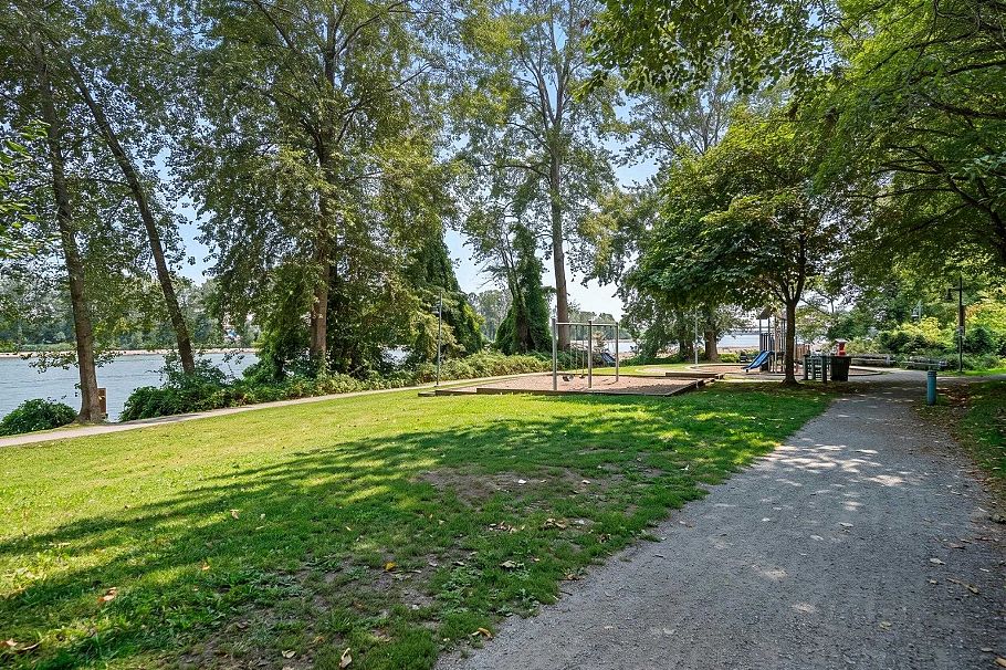 2408 SE Marine Drive Vancouver, BC - 36