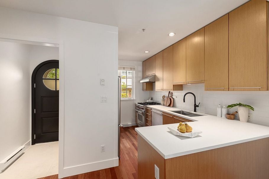 2943 Laurel Street Vancouver, BC - 3