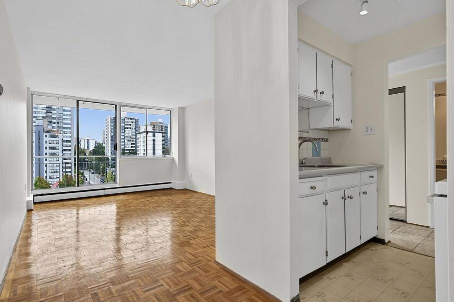901 1850 Comox Street Vancouver, BC - 12