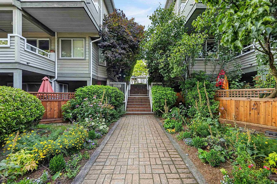 7 828 W 16th Street North Vancouver, BC - 32