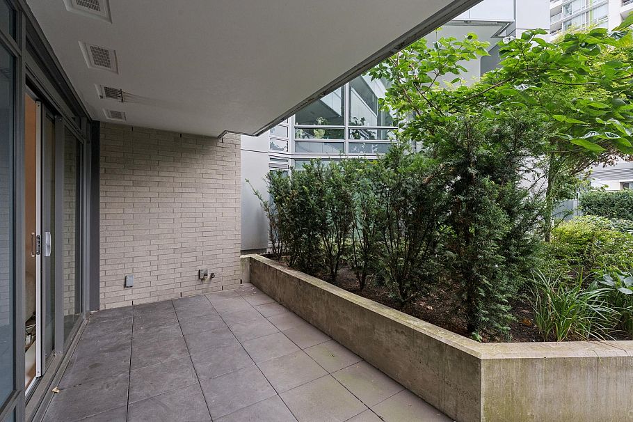 305 1500 Fern Street North Vancouver, BC - 10
