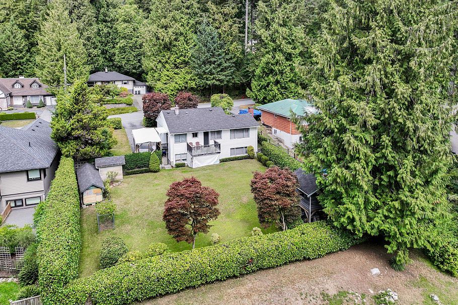 741 Wellington Drive North Vancouver, BC - 8