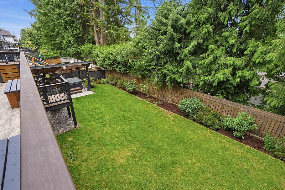 2261 Hill Drive North Vancouver, BC - 34