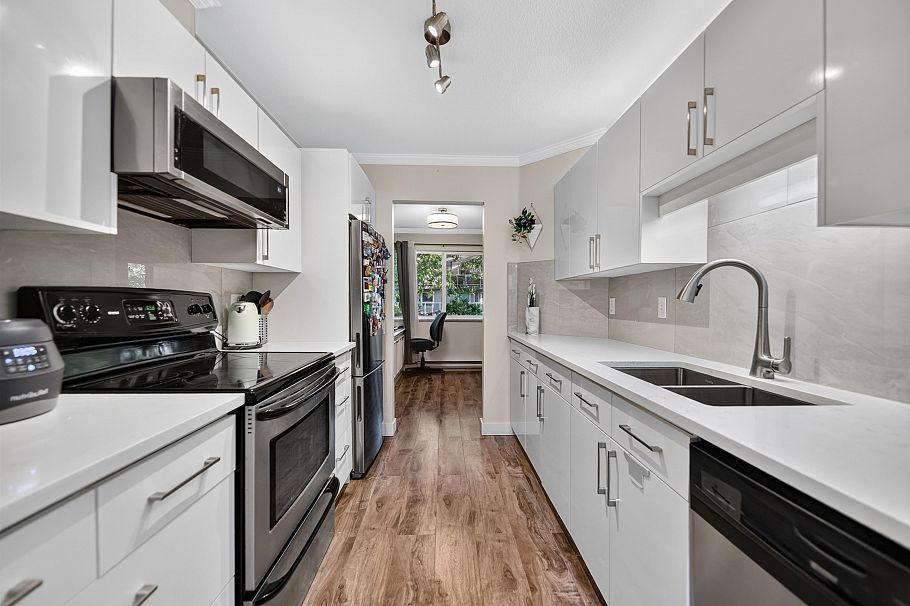 7 828 W 16th Street North Vancouver, BC - 8