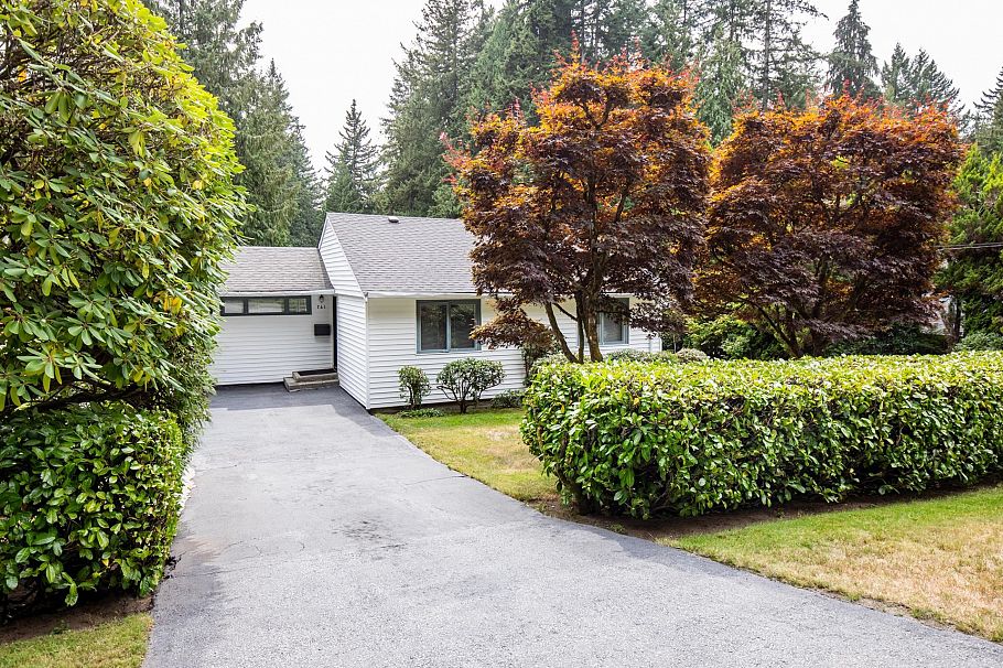 741 Wellington Drive North Vancouver, BC - 12