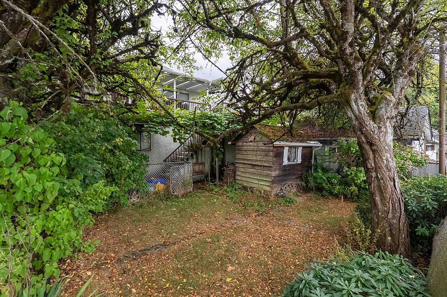 2474 E 24th Avenue Vancouver, BC - 29