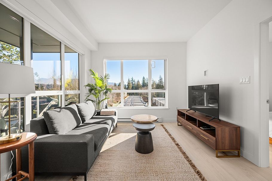 613 3596 Malsum Drive North Vancouver, BC - 3