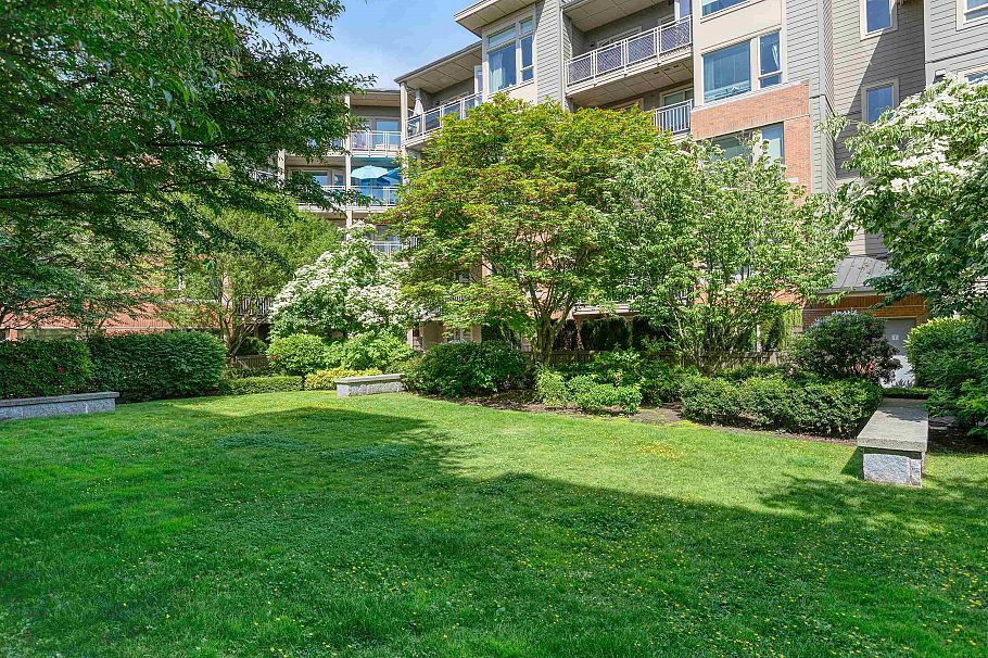 113 119 W 22nd Street North Vancouver, BC - 20