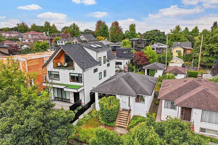 2608 E 4th Avenue Vancouver, BC - 12