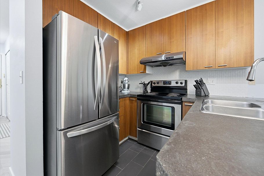 102 788 E 8th Avenue Vancouver, BC - 4