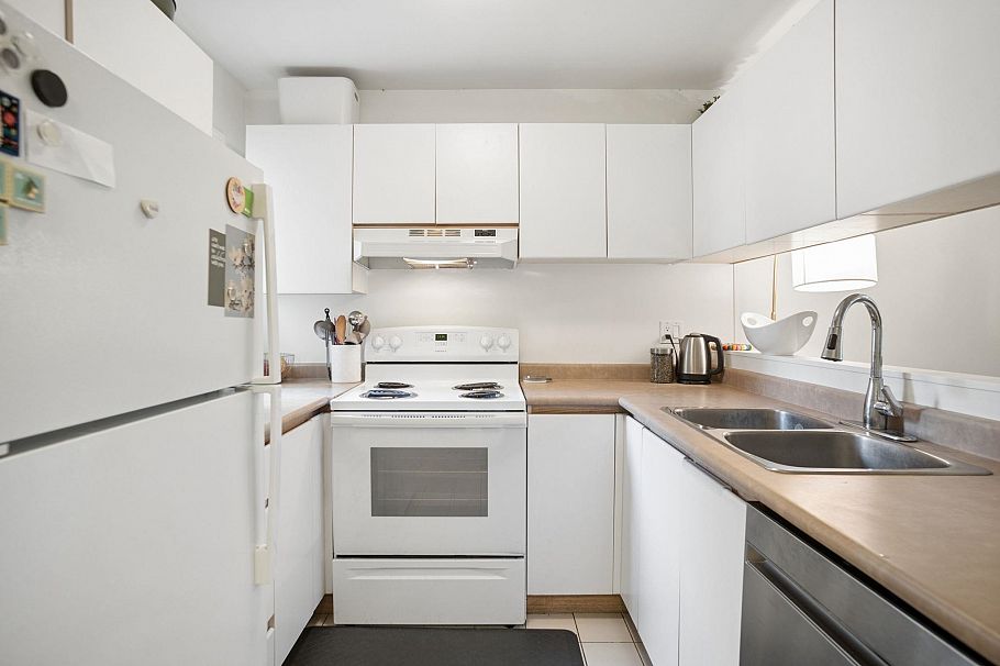 216 1230 Haro Street Vancouver, BC - 10
