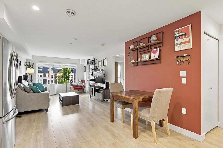 305 1519 Crown Street North Vancouver, BC - 15