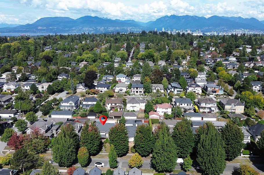 1363 W 48th Avenue Vancouver, BC - 40