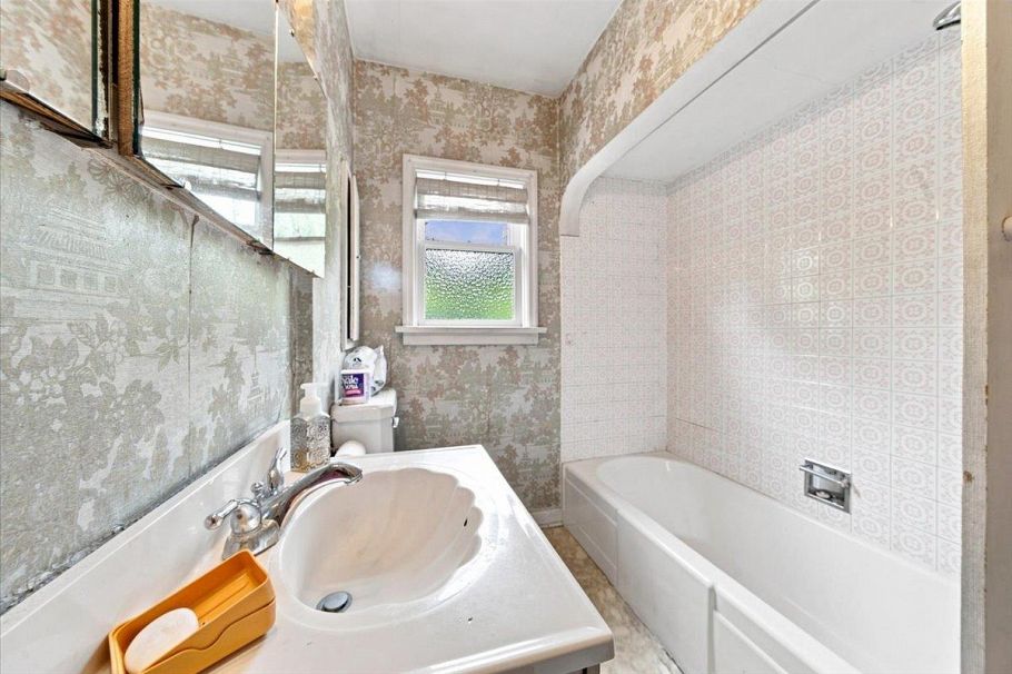 2971 W 37th Avenue Vancouver, BC - 11