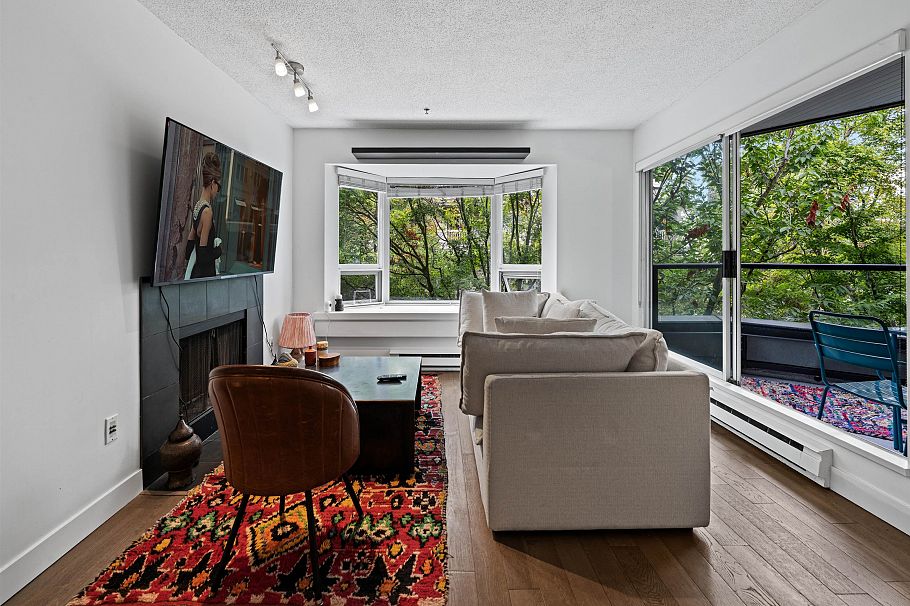 304 1925 W 2nd Avenue Vancouver, BC - 1