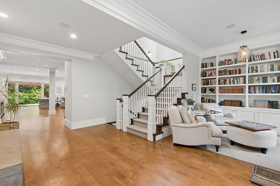 4176 Virginia Crescent North Vancouver, BC - 16
