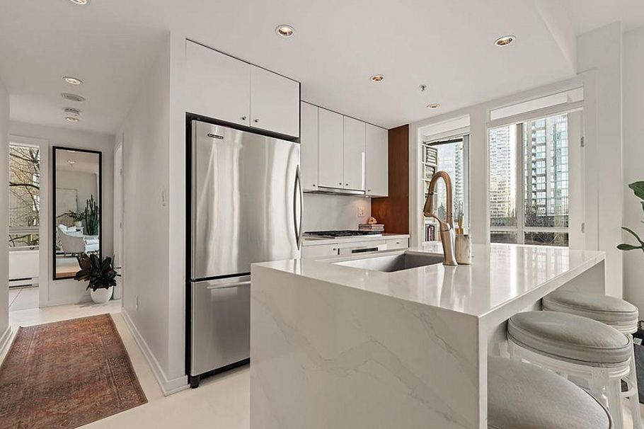 601 1005 Beach Avenue Vancouver, BC - 5