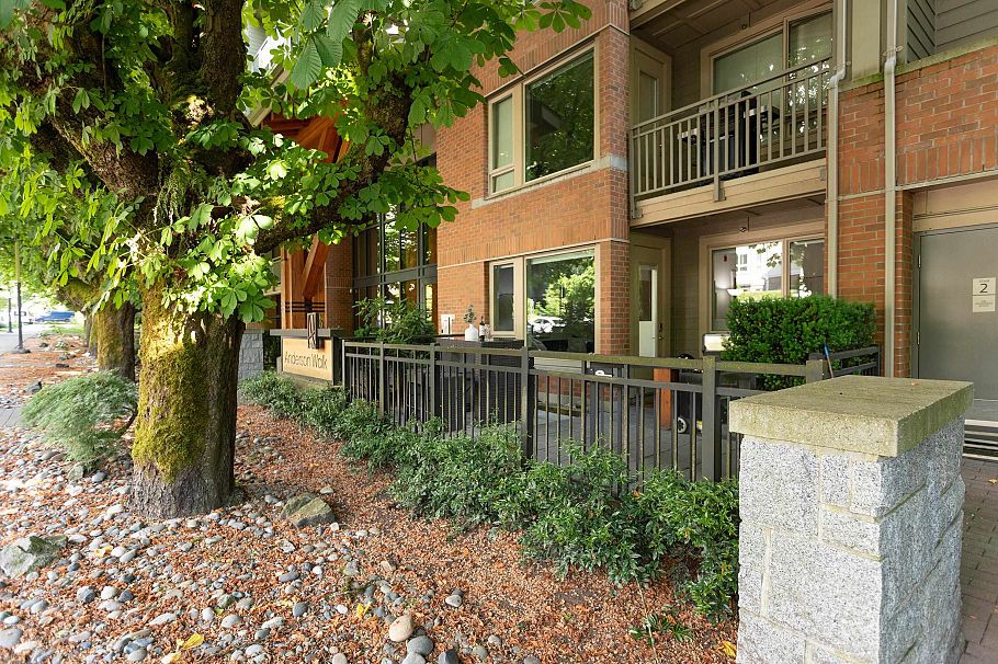 113 119 W 22nd Street North Vancouver, BC - 15