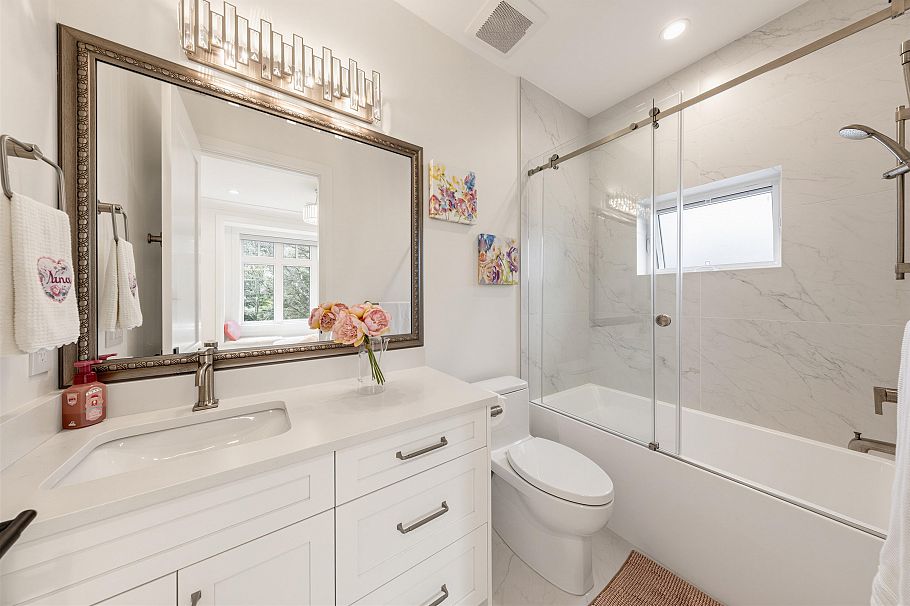 2755 W 38th Avenue Vancouver, BC - 27