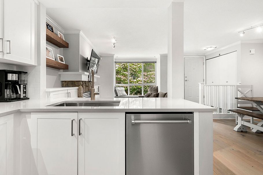 6 1073 Lynn Valley Road North Vancouver, BC - 11