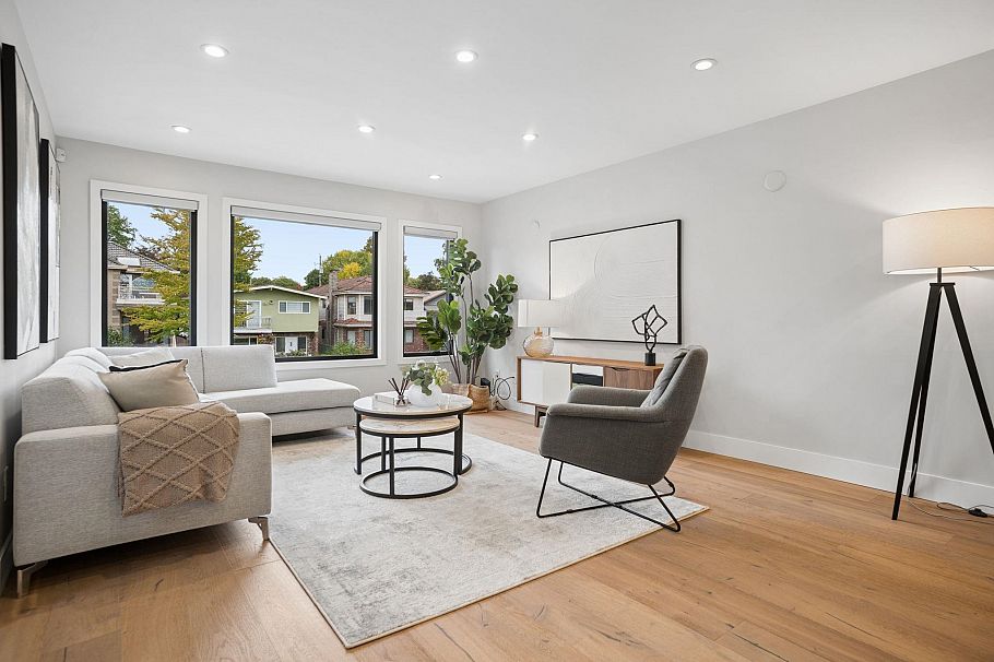 76 E 46th Avenue Vancouver, BC - 2