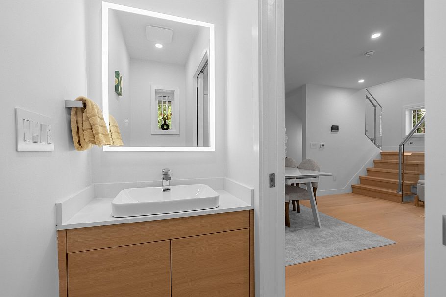 A 3672 W 1st Avenue Vancouver, BC - 27