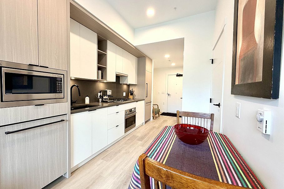 105 2268 E Broadway Vancouver, BC - 6