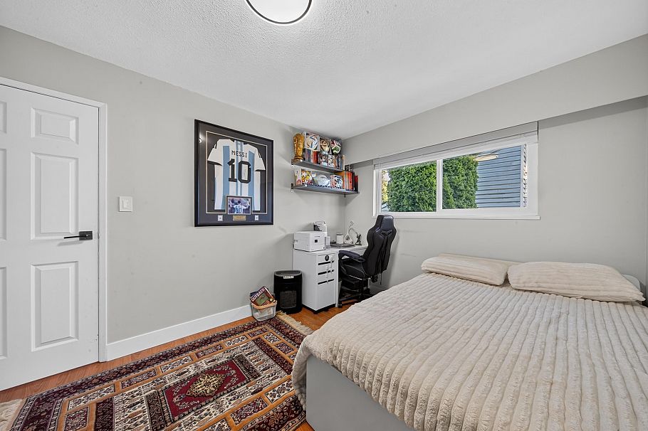 2322 Kirkstone Road North Vancouver, BC - 22