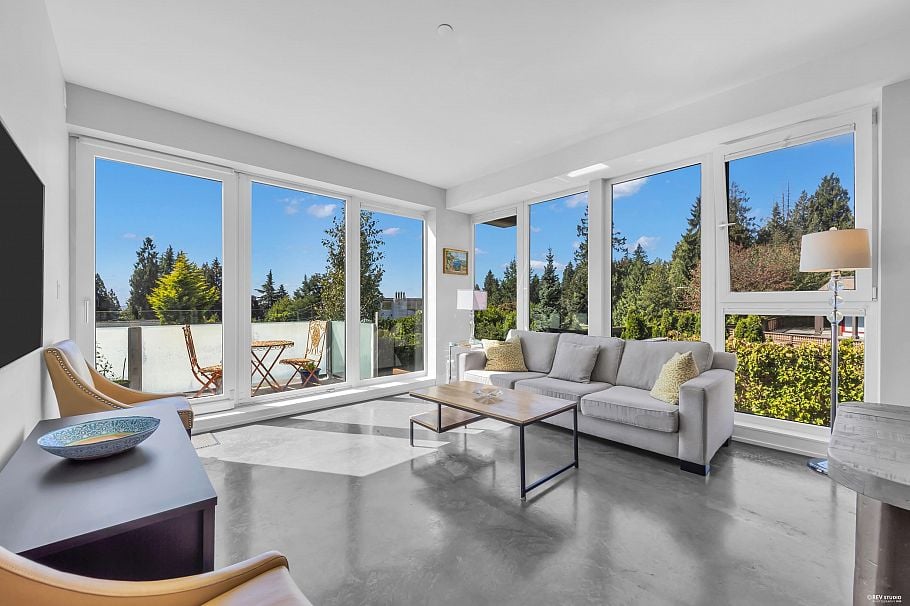 201 650 Evergreen Place North Vancouver, BC - 1