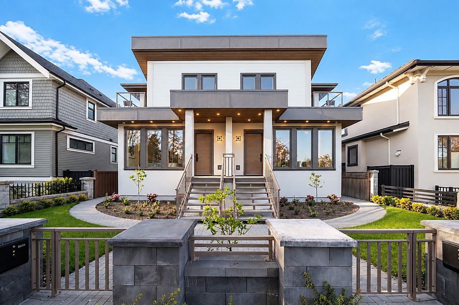 2455 W 10th Avenue Vancouver, BC - 1