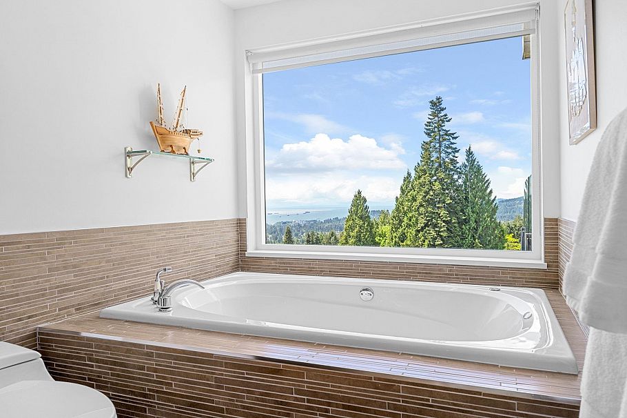 3961 St. Albans Avenue North Vancouver, BC - 26