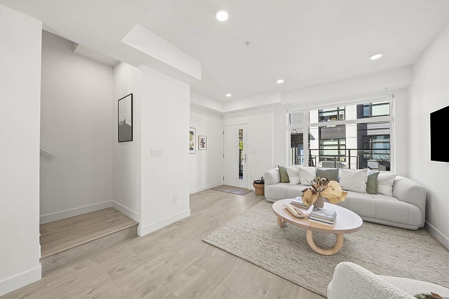 225 1010 W 47th Avenue Vancouver, BC - 4