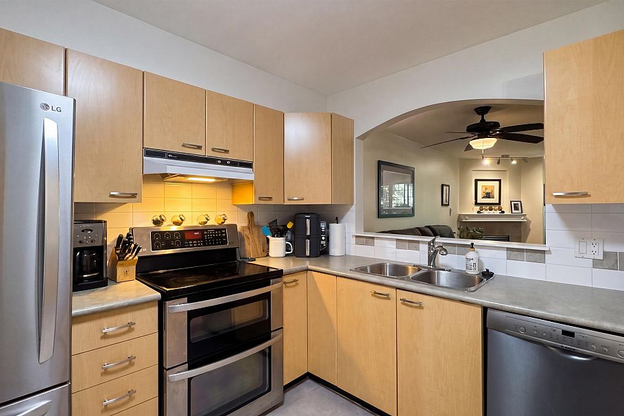 106 8495 Jellicoe Street Vancouver, BC - 8