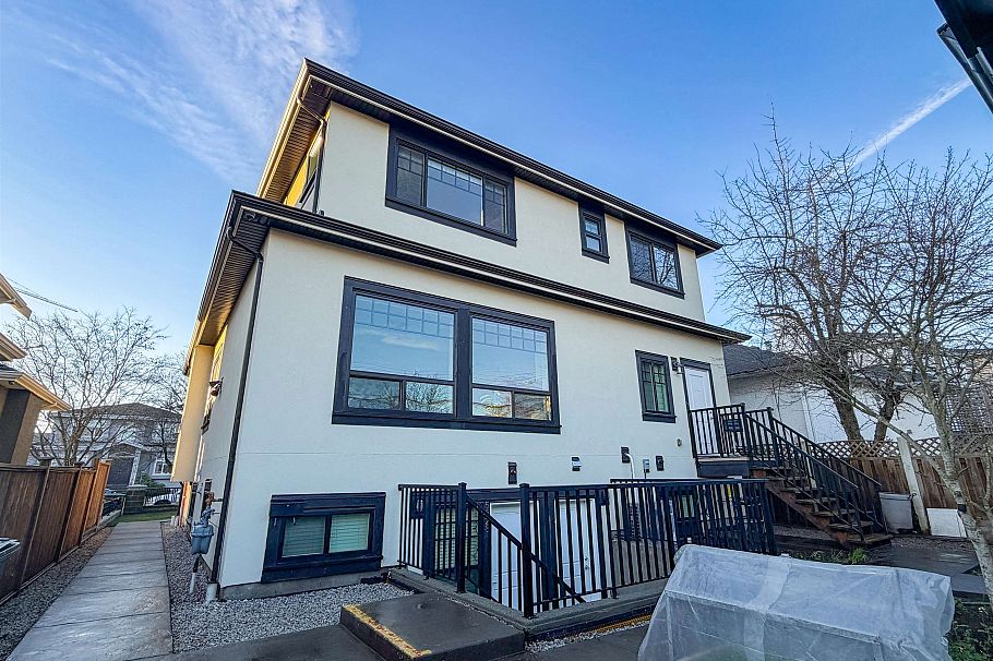 5626 Elizabeth Street Vancouver, BC - 2