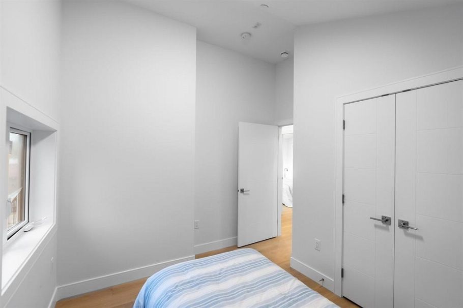 2881 E Georgia Street Vancouver, BC - 20