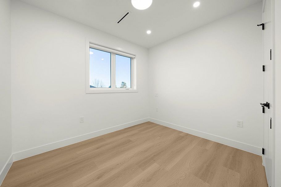 1 1278 E 63rd Avenue Vancouver, BC - 24