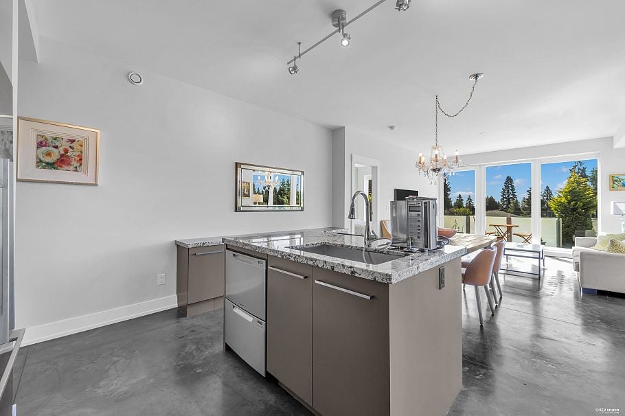 201 650 Evergreen Place North Vancouver, BC - 4