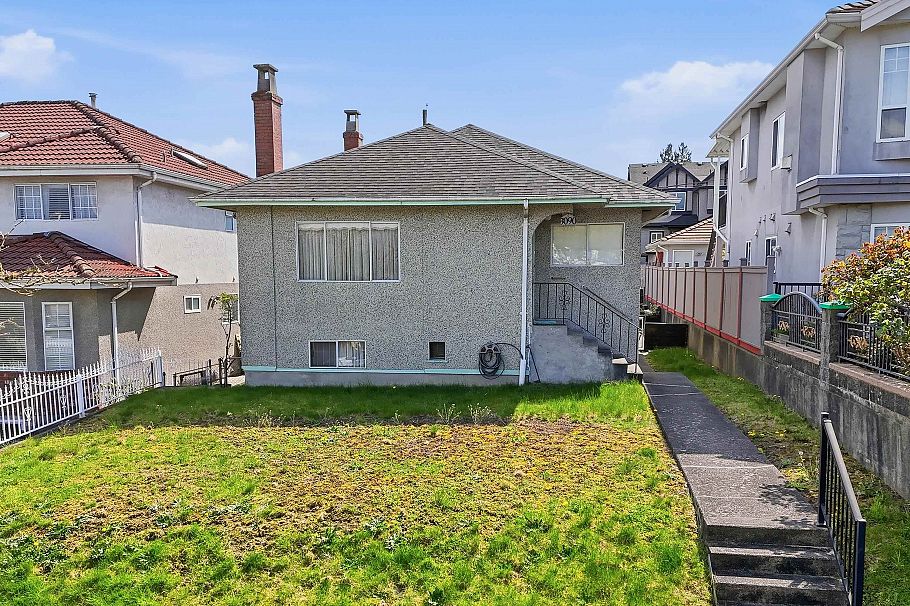 3090 Kitchener Street Vancouver, BC - 1