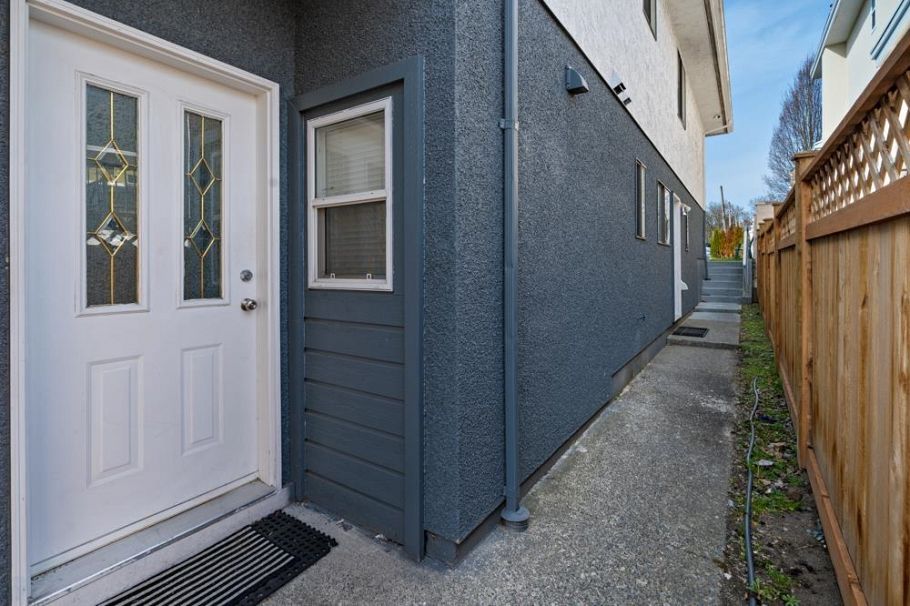 328 E 49th Avenue Vancouver, BC - 34