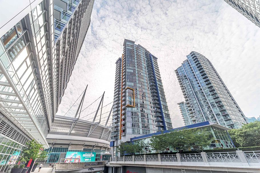 2308 111 W Georgia Street Vancouver, BC - 1