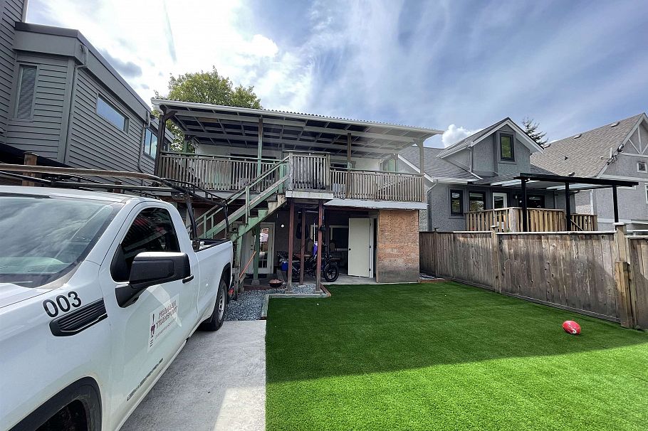 3469 W 8th Avenue Vancouver, BC - 2