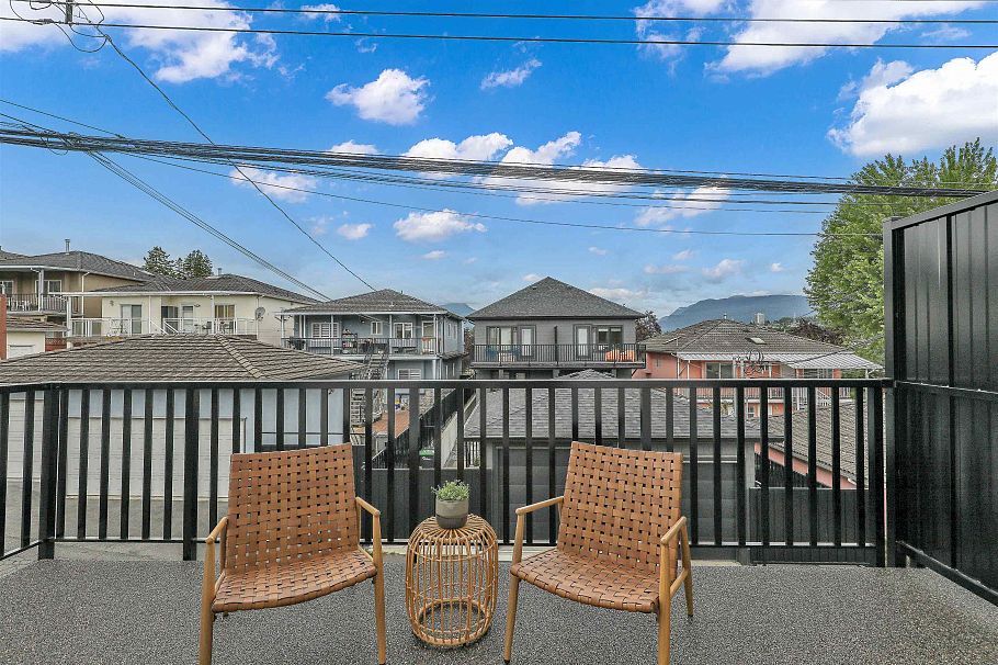 1 3183 Graveley Street Vancouver, BC - 25