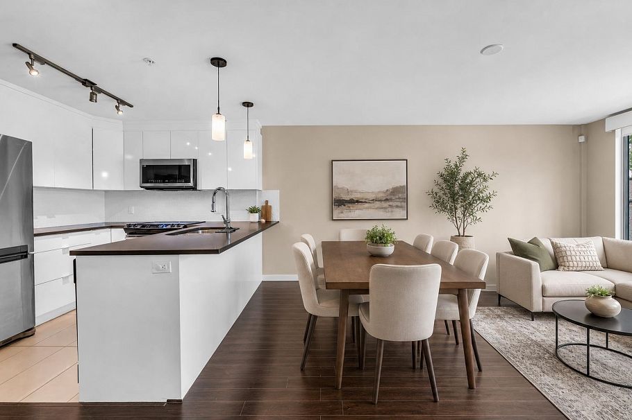 211 4338 Commercial Street Vancouver, BC - 3